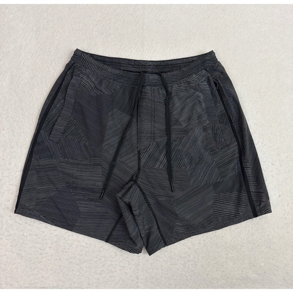 Lululemon Pace Breaker Shorts Mens Large 7 Inch Lined SeaWheeze Op Art Black